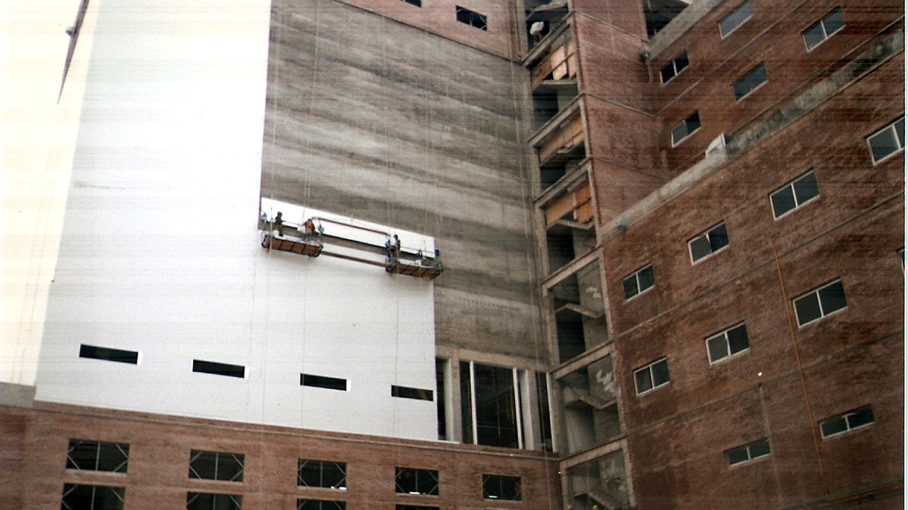 Institución educativa metálica